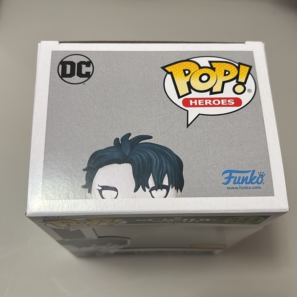 Funko Pop The Joker Chase BN - Picture 8 of 8